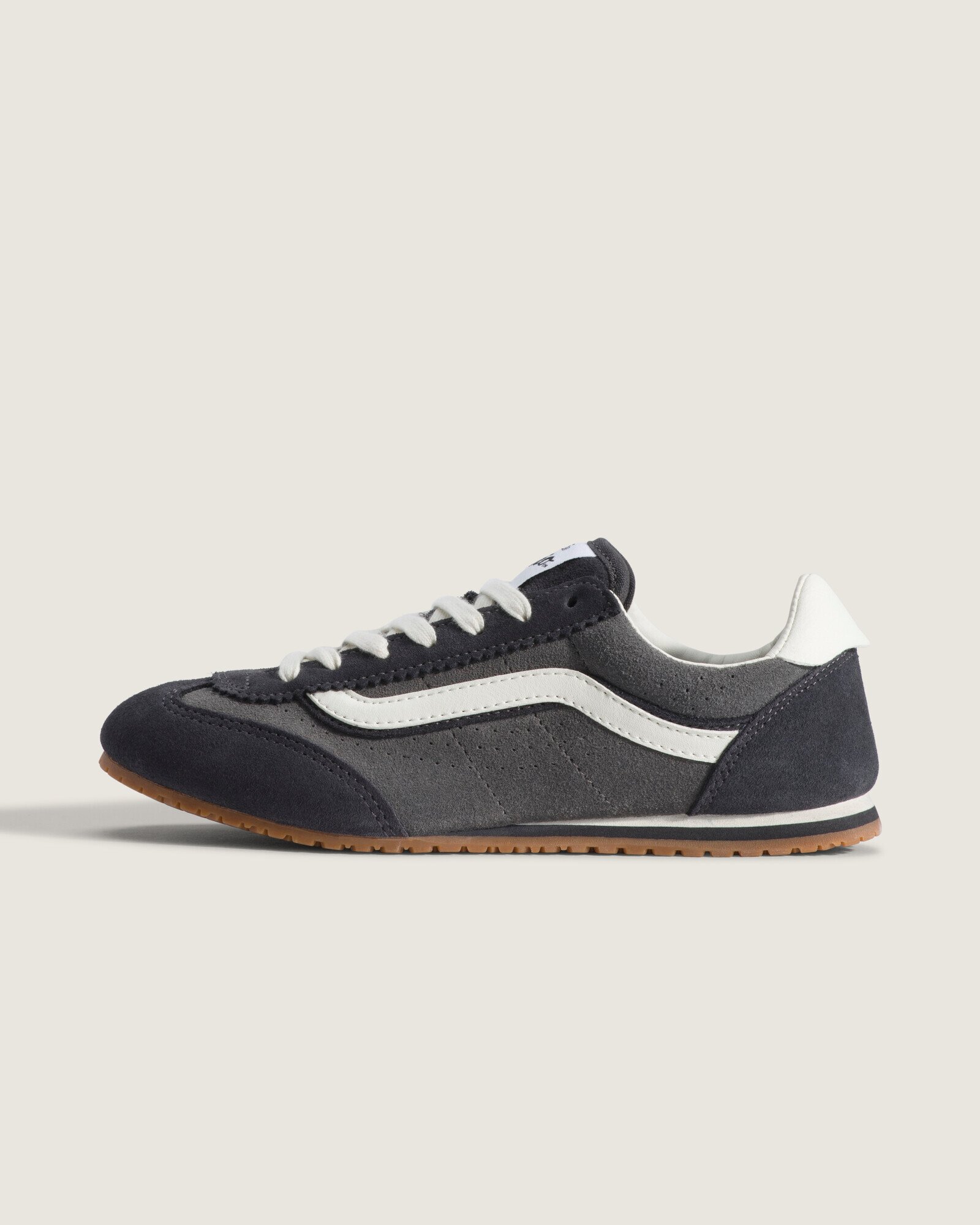 Hires-Vans-V1002003300020-01.jpg
