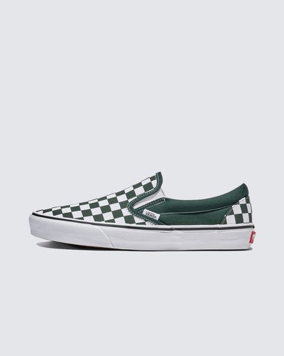 Um ícone do skate e da cultura desde 1979

O tênis Slip-On Checkerboard, originalmente Style 98, evoluiu de um sapato de barco da Vans para um clássico do skate. Com gola acolchoada, sola waffle aderente e parte superior sem cadarços, ele incorpora estilo e função sem esforço. Este design atemporal continua sendo um símbolo do espírito Off The Wall da Vans e das raízes do sul da Califórnia. Agora parte da Coleção Color Theory, foi reinventado em tons vibrantes para uma abordagem nova e criativa.