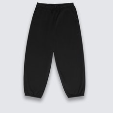 Conforto e estilo para todas as ocasiões. A Calça Vargas Balloon Sweatpant Black é confeccionada em algodão e poliéster. O modelo clássico Vans de cintura média apresenta cós elástico com ajuste em cordão. Traz bolsos frontais estilo faca e aplicação de patch bordado com assinatura Vans em “Drop V” na altura da coxa esquerda. Com bolso traseiro, o modelo possui comprimento mais longo, com shape solto, caimento reto e acabamento canelado. Relaxe no estilo “Off The Wall”.