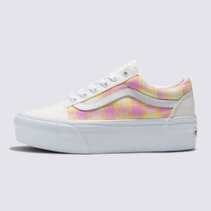 O Pastel Picnic Old Skool Stackform atualiza nossa icônica silhueta de sidestripe com uma visão ainda mais robusta da estética da plataforma. Criado com uma lateral de 34 mm, este calçado com plataforma leva um dos clássicos populares a outro patamar quando decide incrementar um novo estilo “Off The Wall” no visual.

Com cabedal resistente de lona e tecido e estampa xadrez clássica, o Old Skool Stackform é finalizado com colarinhos acolchoados de suporte e solas de borracha waffle exclusivas.

• Tênis icônico da Vans com Sidestripe™
• Atualizado com uma plataforma com 34 mm de altura
• Cabedal resistente de lona e tecido
• Estampa xadrez em tons pastéis
• Fechamento com cadarço
• Colarinhos acolchoados de suporte
• Sola de borracha waffle exclusiva.Aproveite a Black Friday Vans e adquira já seu novo produto Off The Wall