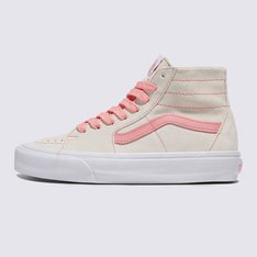 O Sk8-Hi impactou ao ser o primeiro tênis de cano alto para skate a entrar em cena. Com um toque "Off The Wall", o lendário tênis de cano alto da Vans é considerado um divisor de águas desde o seu lançamento em 1978. O Tênis Sk8-Hi Tapered Pop Color Egret apresenta cabedal em camurça e lona resistente na cor rosa. Com fechamento por amarração, ele apresenta os cadarços e a icônica sidestripe Vans nas laterais em tom contrastante rosa. O tênis possui o cabedal acolchoado com biqueiras reforçadas, proporcionando mais conforto e firmeza a cada passo. Apresenta heeltab do skate tradicional com inscrição Vans em “Drop V” e “Off The Wall” aplicada no calcanhar, com etiqueta tecida “Vans Off The Wall” aplicada na lingueta. A entressola ameniza o impacto e a palmilha se molda adequadamente aos pés. Com solado em borracha vulcanizada em formato waffle - exclusividade Vans - com função antiderrapante, proporcionando maior aderência ao caminhar. Estilo e conforto para todos os momentos, seja dentro ou fora das pistas.