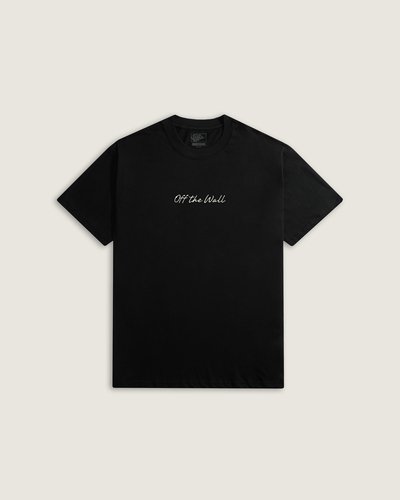 A Camiseta Manga Curta Blueprint Found Logo Black Pale Petale apresenta estampa tonal de logo frontal sobre malha knit, com corte clássico e gola careca. O tecido em algodão proporciona toque macio, conforto e flexibilidade, com construção que prioriza respirabilidade. Modelo que carrega o legado VANS em detalhes gráficos discretos, oferecendo visual autêntico e essencial com sensação acolchoada e acabamento limpo.