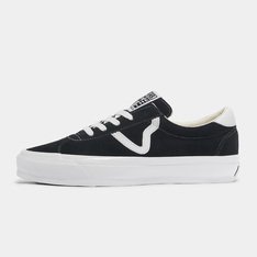 Originalmente introduzido no início dos anos 90, o Tênis Vans Sport Vault Og Lx Pig Black White é um estilo atemporal, com inspiração nos designs esportivos retrô de décadas passadas. O modelo possui detalhes na silhueta, trazendo uma parede lateral mais alta e brilhante, com costuras em destaque.