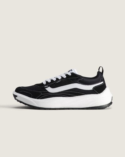 O Tênis Ultrarange Neo 20 Black White chega como continuação da família UltraRange, criada para oferecer conforto em longas jornadas e reforçando o legado VANS. Cabedal em LEATHER com bico redondo, construção cold cement e composição LEATHER COLD CEMENT garantem resistência e construção sólida. Entrega sensação acolchoada, suporte e flexibilidade, com detalhes que priorizam conforto funcional.