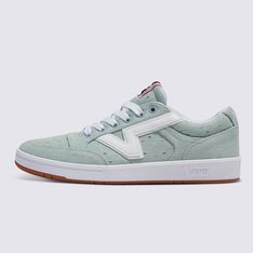 A assinatura lendária que carrega a herança da Vans em “Flying V” é considerada a marca registrada do tênis com inspiração nos anos 80. O Tênis Lowland Comfycush 2Gether As Ourselves Multi possui uma silhueta inconfundível inspirada nos tênis Vans nos anos 80, construído com um perfil fino e uma sola ComfyCush para modernizar o conforto. Lançado no início dos anos 80, quando o modelo possuía um foco mais atlético, o estilo de cano baixo mantém um visual familiar homenageando esse clássico, e, ao mesmo tempo, acrescenta a emoção da assinatura inconfundível da herança Vans em “Flying V”. Apresenta aplicação de etiqueta tecida branca Vans na lingueta e assinatura em relevo Vans em “Drop V” na lateral da sola.