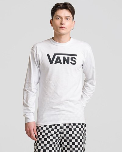 Fundada na Califórnia em 1966, a Vans está envolvida com a cultura de rua, artes, música e ligada ao skate e à evolução do esporte, sem perder a essência. Dos clássicos aos modernos, a Vans possui uma enorme variedade de modelos de tênis, roupas e acessórios, sempre mantendo o estilo "Off The Wall". A Camiseta Vans Classic White Black de manga longa possui o logo Vans em "Drop V" estampado na altura do peito em silk à base d’água. O modelo apresenta gola e punhos canelados, costura reforçada nos ombros e é confeccionada em 90% algodão e 10% poliéster. Tipo de caimento: clássico. O modelo tem 1,82m de altura e veste tamanho M.