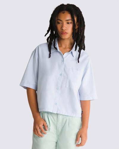 Elegante, seja usada em camadas para um toque de estilo ou como camisa, o modelo oxford feminino de manga curta apresenta fechamento frontal por botões, traz bolso na altura do peito, no lado esquerdo, com etiqueta tecida Vans com clipe na bainha. A equipe da Vans estabeleceu metas ambiciosas de sustentabilidade. Grandes ou pequenos, todos os esforços resultam em mudanças positivas. Para ganhar o logotipo do globo Checkerboard, pelo menos 30% do produto deve ser feito de um ou uma combinação de materiais reciclados, renováveis ??e/ou regenerativos. Para saber mais sobre a Vans e sua jornada em direção a materiais sustentáveis, acesse vans.com.br/sustentabilidade.