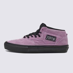 Os clássicos do skate: construídos extremamente resistentes por dentro para o skate! Completamente redesenhada para o skate moderno, a coleção Skate Classics oferece mais daquilo que os skatistas precisam para permitir a progressão máxima. Um tênis vulcanizado feito com parte superior clássica de camurça e lona, ??o Tênis Skate Half Cab Lavender Fog Black oferece a aparência icônica que você deseja, ao mesmo tempo que traz todos os benefícios de desempenho que os skatistas exigem.