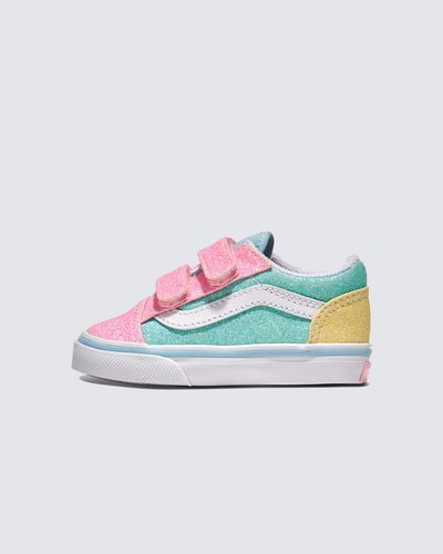Ícone SideStripe™ com recursos fáceis para crianças

O sapato infantil Old Skool V Glitter traz o icônico Sidestripe™ e o estilo atemporal da Vans para os pezinhos. Projetado com durabilidade e conforto em mente, possui fechos de velcro para fácil colocação e retirada, tornando-o perfeito para crianças prontas para explorar. Um verdadeiro clássico, reinventado para a próxima geração.