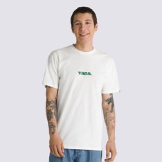 Carregando as tradições da Vans, a Camiseta Lower Corecase SS Marshmallow Verdant Green de manga curta é confeccionada em algodão com gola redonda. Com ajuste clássico, traz estampa frontal exclusiva com assinatura Vans® centralizada na altura do peito, em silk à base d’água. Isso é“Off The Wall” na essência. Para usar nas pistas, no rolê e compor um visual descontraído com muito estilo.