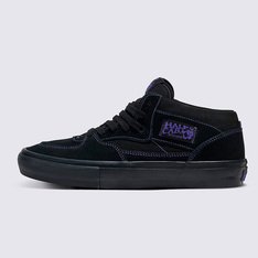 Completamente redesenhada para o skate moderno, a coleção Skate Classics oferece mais do que os skatistas precisam para permitir uma progressão máxima. Um sapato vulcanizado feito com cabedais clássicos de camurça e lona, o Skate Half Cab proporciona o visual icônico que você deseja, enquanto oferece todos os benefícios de desempenho que os skatistas exigem.