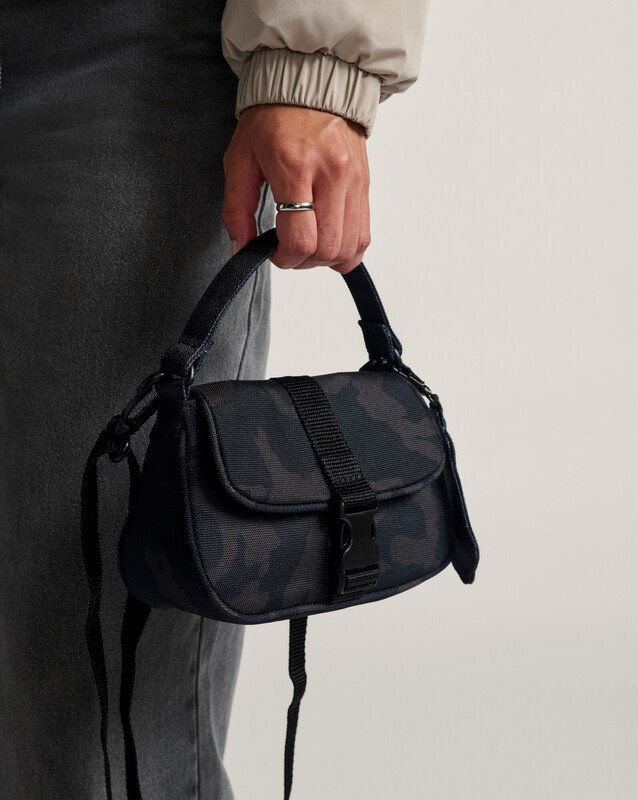 Bolsa Hooked On Mini Black Camo