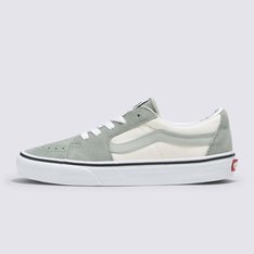 O revolucionário Sk8-Hi Vans transformado em um tênis de cano baixo atemporal. Uma versão adaptada do lendário tênis de cano alto, o Tênis Sk8-Low 2-Tone Shadow traz a estética familiar da Sidestripe tradicional e clássica da Vans, mas com a proposta de vestir esta silhueta icônica com muito mais estilo. Além dos cabedais clássicos de lona e camurça que imitam sua contraparte mais alta, o tênis de cano baixo é fácil de usar e possui detalhes que preservam a essência do original.

Características do produto:
• A lendária estética SK8-Hi® em um tênis de cano baixo • Cabedal durável de camurça e lona • Fechamento com cadarço • Biqueiras reforçadas • Clarinhos de suporte acolchoados • Sola de borracha waffle exclusiva original Vans.