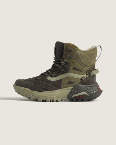 O Tênis Mte Crestline Adv Gore-Tex Gtx Tobacco Brown é a linha de calçados mais avançada da Vans até o momento. Desenvolvido com uma forma totalmente nova, este tênis-bota de cano alto oferece um ajuste mais amplo para um caminhante técnico de cima a baixo, elegante, robusto, versátil e confortável para qualquer pessoa, em qualquer situação. Com cabedal resistente e impermeável em GORE-TEX para máxima proteção contra elementos imprevisíveis e terrenos acidentados, o tênis-bota oferece conforto e suporte em todo o pé, onde e quando você precisar, mantendo um visual que o diferencia.