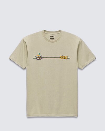 Aproveitar todos os momentos com estilo, é muito “Off The Wall”. A Camiseta Mallard Ss Elm é a peça ideal para usar todos os dias. Ela carrega o lado descolado e descontraído da Vans para a estampa frontal em arte exclusiva e divertida, com um patinho nadando e assinatura Vans. Confeccionada em tecido 100% algodão na cor verde, a camiseta de manga curta traz gola redonda e etiqueta tecida Vans® aplicada na manga. De corte clássico mais justo ao corpo, a camiseta é confortável para usar todos os dias.
