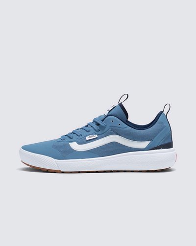 Máximo conforto e aliado de todas as rotinas. Esteja sempre pronto para o inesperado com o Tênis Ultrarange Exo Captains Blue. Com um solado co-moldado construído em padrão tratorado em waffle - exclusividade Vans - ele maximiza a cobertura, aderência e durabilidade da borracha. A nova entressola UltraCush™ Lite traz conforto e leveza para o calce. O modelo de cano baixo possui cabedal com inspiração na silhueta do icônico Old Skool - em camurça, tecido e sintético - totalmente respirável, com biqueira e antepé de borracha renovado, deixando o calce no ajuste ideal. O Exo Skeleton fornece apoio integrado nos dedos e na parede lateral medial, com uma trava de calcanhar para um ajuste seguro. No calcanhar e lingueta, traz puxadores, facilitando o calce. O tradicional skate “Vans Off The Wall” é aplicado na heeltab do calcanhar. Traz etiqueta Vans aplicada na lateral do tênis, enquanto a assinatura “Vans Ultrarange” é aplicada na lingueta. Conforto e estilo dentro e fora das pistas.