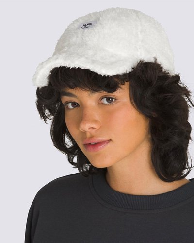 Um acessório marcante que além de te proteger carrega muita personalidade e transmite a cultura street style. Seu visual icônico carrega a identidade Vans na essência. O Boné Delin Curved Bill Jockey Upland Marshmallow traz segurança e conforto para qualquer rotina. Presença forte na cultura do esporte e das ruas - características da tradição Vans - o boné de aba curva possui seis painéis, com aplicação de etiqueta tecida Vans®, na parte frontal. De tamanho único e regulável no strapback, o modelo é de fácil ajuste.