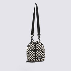 Com um design simples mas repleta de estilo, a Bolsa ABD Bucket Bag Black White estilo saco, confeccionada em tecido inovador, possui fecho por trava na divisória principal. O modelo traz um bolso frontal com fecho em zíper, uma alça tiracolo ajustável e removível, com aplicação de etiqueta Vans na capa frontal.