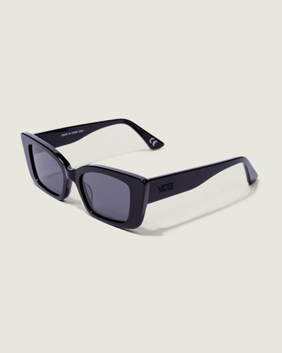 O Óculos Motz Black traz armação em acetato com acabamento polido e formato gatinho. Lentes em policarbonato com proteção UV400 oferecem conforto visual e filtragem eficaz da luz. Hastes largas e estrutura robusta garantem encaixe seguro e sensação de resistência. Modelo de estética urbana que adiciona atitude e presença ao visual, com composição: armação em acetato, lentes em policarbonato.