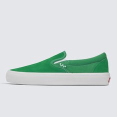 Skate Classics: Ultra resistência no interior para a prática do skate. Completamente redesenhada para o skate moderno, a coleção Skate Classics oferece mais do que os skatistas precisam para permitir evolução máxima. O cabedal de camurça e lona do Tênis Skate Slip-On Green White com elásticos laterais oferece a aparência icônica que você deseja, trazendo todos os benefícios de desempenho que os skatistas exigem. Das subcamadas reposicionadas Duracap™ e palmilhas Popcush™ ao composto de borracha SickStick™, este tênis slip-on foi desenvolvido para suportar o impacto diário da prática de skate e manter você confortável entre as sessões. O modelo na cor verde traz aplicação lateral da nova etiqueta Vans em checkerboard.
