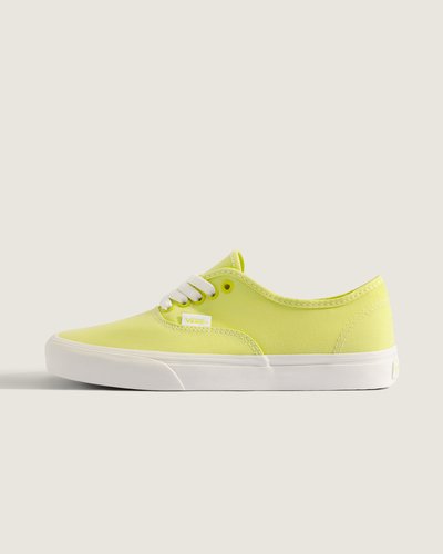 O original. Cores atualizadas. Nascido em 1966 como Style 44, o Vans Authentic Shoe deu início a tudo. Sua estreia introduziu a icônica sola waffle, dando aos skatistas a aderência e a durabilidade necessárias para ultrapassar limites. Refinado e reforçado ao longo do tempo, é um símbolo do legado da Vans: intemporal, fiável e fiel às suas raízes. Agora parte da Coleção Color Theory, o Tênis Authentic Pastel Canary Yellow foi reinventado em tons vibrantes, para uma abordagem nova e criativa.