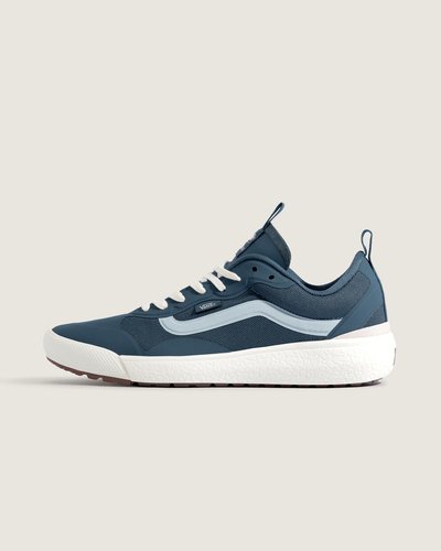 Máximo conforto e aliado de todas as rotinas. Esteja sempre pronto para o inesperado com o Tênis Ultrarange Exo Mte Exo Teal. Com um solado co-moldado construído em padrão tratorado em waffle - exclusividade Vans - ele maximiza a cobertura, aderência e durabilidade da borracha. A nova entressola UltraCush™ Lite traz conforto e leveza para o calce. O modelo de cano baixo possui cabedal com inspiração na silhueta do icônico Old Skool - em camurça, tecido e sintético verde - totalmente respirável, com biqueira e antepé de borracha renovado, deixando o calce no ajuste ideal. O Exo Skeleton fornece apoio integrado nos dedos e na parede lateral medial, com uma trava de calcanhar para um ajuste seguro. No calcanhar e lingueta, traz puxadores, facilitando o calce. O tradicional skate “Vans Off The Wall” é aplicado na heeltab do calcanhar. Traz etiqueta Vans aplicada na lateral do tênis, enquanto a assinatura “Vans Ultrarange” é aplicada na lingueta. Conforto e estilo dentro e fora das pistas.