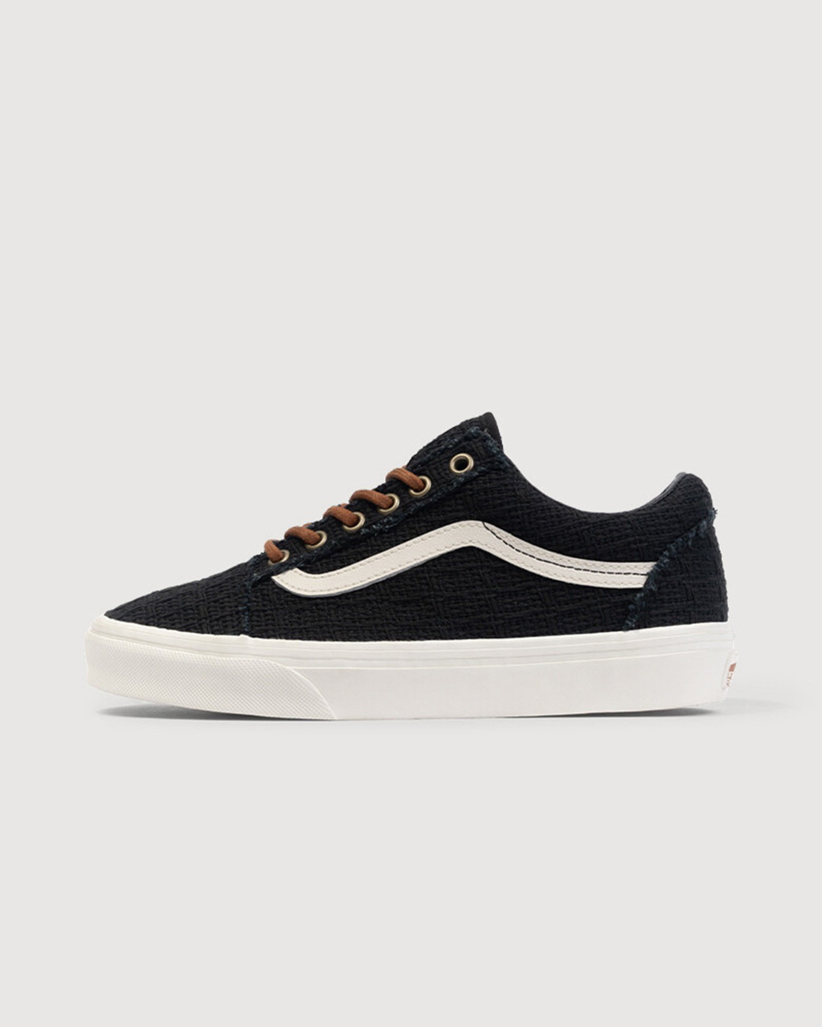 Hires-Vans-V1002000850294-01.jpg
