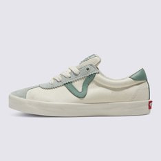 O Sport Low é uma interpretação moderna dos estilos icônicos da década de 90 da Vans, mantendo vivo o legado da época. Inspirado nos modelos de herança da marca, este calçado recria o visual do original Skate Vans Sport. Desde o colarinho mais baixo e aberto até a língua estendida, passando pela marcante Sidestripe "V" e pelos detalhes coloridos, esse tênis de cano baixo vulcanizado combina perfeitamente uma estética inspirada no skate com detalhes retrô únicos.