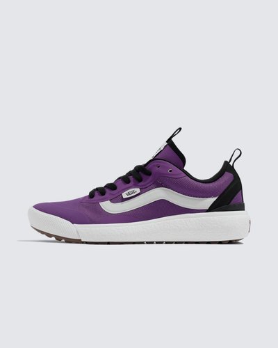 Máximo conforto e aliado de todas as rotinas. Esteja sempre pronto para o inesperado com o Tênis Ultrarange Exo Willowherb True White. Com um solado co-moldado construído em padrão tratorado em waffle - exclusividade Vans - ele maximiza a cobertura, aderência e durabilidade da borracha. A nova entressola UltraCush™ Lite traz conforto e leveza para o calce. O modelo de cano baixo possui cabedal com inspiração na silhueta do icônico Old Skool - em camurça, tecido e sintético - totalmente respirável, com biqueira e antepé de borracha renovado, deixando o calce no ajuste ideal. O Exo Skeleton fornece apoio integrado nos dedos e na parede lateral medial, com uma trava de calcanhar para um ajuste seguro. No calcanhar e lingueta, traz puxadores, facilitando o calce. O tradicional skate “Vans Off The Wall” é aplicado na heeltab do calcanhar. Traz etiqueta Vans aplicada na lateral do tênis, enquanto a assinatura “Vans Ultrarange” é aplicada na lingueta. Conforto e estilo dentro e fora das pistas.