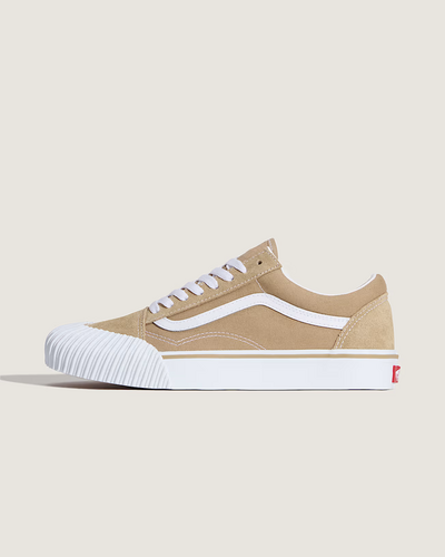 O tênis icônico que deu vida ao Sidestripe Vans. O Old Skool foi o primeiro design de calçado a apresentar a famosa Vans Sidestripe - começando como um simples esboço do nosso fundador, Paul Van Doren, em 1977, este tênis de cano baixo conquistou seu espaço no skate, na música e na moda. De skatistas de rua e punks dos anos 90 a lendas do hip hop e da moda atuais, o Tênis Old Skool Bridge Lx Vintage Incense tem sido consistentemente o tênis preferido dos criativos que fazem as coisas do seu jeito.