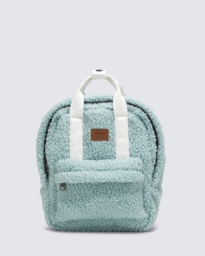 No estilo “Off The Wall”, a Mochila Low Key Mini Gray Mist é perfeita para você carregar todos os dias. Apresentando um compartimento principal com fechamento por zíper e bolso externo, esta bolsa também possui alças superiores de mão e alças ajustáveis nas costas. Prática e versátil, você escolhe como usar, combinando com a sua rotina.
