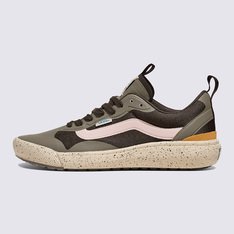 Máximo conforto e aliado de todas as rotinas. Esteja sempre pronto para o inesperado com o Tênis Ultrarange Exo Mte Speckle Multi. Com um solado co-moldado construído em padrão tratorado em waffle - exclusividade Vans - ele maximiza a cobertura, aderência e durabilidade da borracha. A nova entressola UltraCush™ Lite traz conforto e leveza para o calce. O modelo de cano baixo possui cabedal com inspiração na silhueta do icônico Old Skool - em camurça, tecido e sintético multicolorido - totalmente respirável, com biqueira e antepé de borracha renovado, deixando o calce no ajuste ideal. O Exo Skeleton fornece apoio integrado nos dedos e na parede lateral medial, com uma trava de calcanhar para um ajuste seguro. No calcanhar e lingueta, traz puxadores, facilitando o calce. O tradicional skate “Vans Off The Wall” é aplicado na heeltab do calcanhar. Traz etiqueta Vans aplicada na lateral do tênis, enquanto a assinatura “Vans Ultrarange” é aplicada na lingueta. Conforto e estilo dentro e fora das pistas.