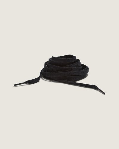 O Cadarço Vans Laces 45” Black é um acessório confeccionado em 100% poliéster com 114 cm de comprimento. Pode ser usado em um tênis de 6-7 ilhoses de cada lado. Na cor preta, esse modelo combina com todos os seus clássicos. Vendido separadamente.