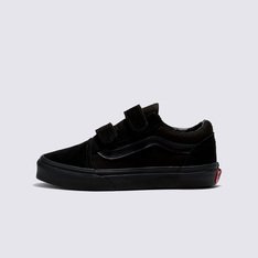 O Tênis Old Skool V Infantil Black Black homenageia o icônico tênis com Sidestripe™, substituindo os cadarços tradicionais por fechos duplos de velcro. Com cabedal durável de camurça e lona preto, este modelo de cano baixo proporciona um ajuste fácil e seguro que mantém o conforto dos pequenos durante todo o dia. O modelo também possui biqueiras reforçadas, colarinhos acolchoados de suporte e sola de borracha waffle exclusiva Vans.