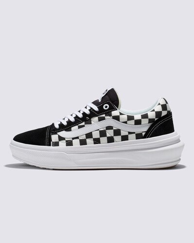 Conforto partindo dos pés. Com referências no design dos modelos tradicionais da Vans, o Tênis Old Skool Overt Comfycush Checkerboard Black é a resposta a uma estética moderna com a sensação confortável da plataforma ComfyCush da Vans. Feito para trazer mais conforto e uma positividade descontraída, o tênis de cano baixo mescla a lendária silhueta Old Skool™ com uma entressola de espuma ComfyCush™ 360 graus e uma palmilha interna removível, proporcionando amortecimento máximo. Porque quanto mais confortável você estiver, mais criatividade terá, mais confiante será e melhor será seu dia. Então, deixe as boas vibrações fluírem com o novo Old Skool Overt Comfycush. Preparar, apontar, relaxar.