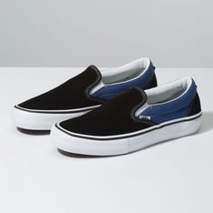 O tênis Vans Slip-On Pro, inspirado no clássico cano baixo da marca para criar um estilo slip-on atualizado e confortável, possui cabedal de lona e camurça, palmilha moldada ULTRACUSH HD com respirabilidade atualizada e a original sola Waffle de borracha da marca.. Produto poderá ser enviado com nova palmillha POPCUSH.