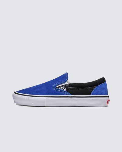 Skate Classics: Ultra resistência no interior para a prática do skate. Completamente redesenhada para o skate moderno, a coleção Skate Classics oferece mais do que os skatistas precisam para permitir evolução máxima. O cabedal de camurça e lona do Tênis Slip-On Skate Sport Blue Black com elásticos laterais oferece a aparência icônica que você deseja, trazendo todos os benefícios de desempenho que os skatistas exigem. Das subcamadas reposicionadas Duracap™ e palmilhas Popcush™ ao composto de borracha SickStick™, este tênis slip-on foi desenvolvido para suportar o impacto diário da prática de skate e manter você confortável entre as sessões. O modelo traz aplicação lateral da nova etiqueta Vans em checkerboard.