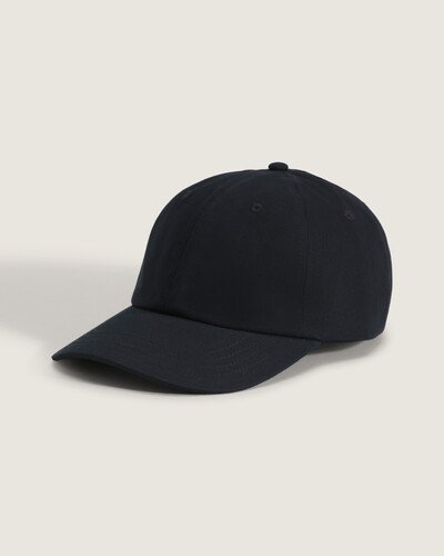 O Boné Bow Back Curved Bill Jockey foi confeccionado com a aba curva e laço posterior ajustável, oferecendo ajuste seguro e visual delicado. Costuras reforçadas e construção leve garantem conforto duradouro e sensação ventilada. A pala mantém a forma consistente enquanto o acabamento suave traz toque agradável ao contato. Design clean com componentes pensados para uso cotidiano, entregando suporte discreto e flexibilidade.