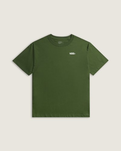 A Camiseta Manga Curta New Left Chest Duck Canvas Green Balsam traz o logo VANS estampado no peito e construção em knit, com gola careca e modelagem clássica. Confeccionada em algodão, oferece toque macio, respirabilidade e caimento tradicional. O corte clean e o acabamento discreto valorizam estampas e grafismos da marca, entregando conforto confiável e um visual autêntico e atemporal do universo da marca.