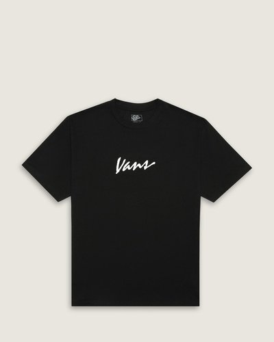 Tradição e originalidade estão presentes na cultura da Vans desde 1966. A personalidade e estilo inconfundível se destacam em todos os seus clássicos. A Camiseta Classic Script Ss Black White é confeccionada em 100% algodão. O modelo traz estampa frontal centralizada na altura do peito, com assinatura Vans em letra cursiva, em design na diagonal. Autenticidade Vans para todos os momentos.