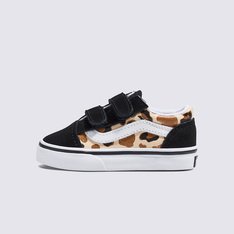 Os fechos das alças criam um ajuste adequado para crianças com esse tênis icônico com sidestripe! O Tênis Old Skool Leopard Glitter Black Brown Infantil revive o icônico tênis com sidestripe, trocando os cadarços tradicionais por fechos duplos em velcro. Feito com parte superior exclusiva de camurça e lona com estampa de leopardo atemporal com glitter, o tênis de cano baixo mantém o legado clássico, proporcionando um ajuste fácil e calce seguro, mantendo os pequenos confortáveis o dia todo.