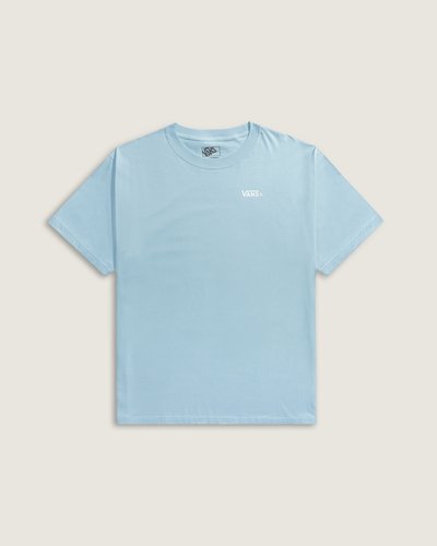 Camiseta confeccionada em 100% algodão, gola careca e modelagem clássica. Possui logo Vans estampado no peito, combinando conforto e estilo atemporal.
