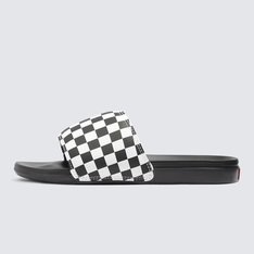 Deslize no conforto com o Chinelo Slide-On La Costa Slide On Checkerboard True White Black. Com inspiração no solado vulcanizado dos clássicos Vans, o chinelo slide-on apresenta silhueta com uma tira larga em nobuck sintético preto com estampa em checkerboard tradicional. Com forro de borracha macia e tecido elástico, o modelo possui palmilhas UltraCush super macias que incluem suporte de arco embutido e as solas waffle UltraCush™ Lite injetadas com leveza, flexibilidade e durabilidade. Esse modelo vai te acompanhar na correria de um dia inteiro. O logo “Vans Off The Wall” é aplicado na heeltab do calcanhar.
