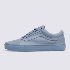 O Sapato Icônico que Deu Vida ao Nosso Sidestripe: Este é o Old Skool

O Old Skool foi o primeiro design de calçado a apresentar o famoso Sidestripe da Vans - embora naquela época fosse apenas um simples rabisco desenhado pelo fundador Paul Van Doren. Desde sua estreia em 1977, esta silhueta de cano baixo estabeleceu-se como um ícone nas cenas de skate, música e moda. Dos skatistas e punks das ruas dos anos 90 aos atuais ícones do hip-hop e da moda, o Old Skool tem sido consistentemente o sapato preferido dos criativos que fazem as coisas à sua própria maneira. A estética monocromática em tons pastel apenas traz um visual fresco para este favorito perene.