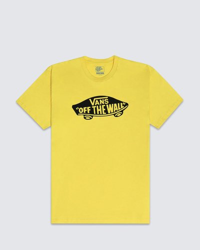 Fique “Off The Wall” em todas as ocasiões. Uma combinação autêntica e criativa do LifeStyle Vans para composições casuais e esportivas. A Camiseta Ss Spicy Mustard de manga curta é confeccionada em 100% algodão, com estampa frontal em silk à base d’água, com assinatura Vans em “Drop V” e “Off The Wall” dentro do icônico skate, centralizado na altura do peito. O modelo possui corte mais ajustado ao corpo, gola canelada e costura reforçada nos ombros, com aplicação de etiqueta Vans na manga. Com estilo clássico, a camiseta carrega a atitude Vans para todas as suas composições.