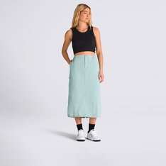 Carregando as tradições da Vans, a Saia Riley Parachute Cargo Skirt Upland Gray Mist é confeccionada em tecido de nylon. Feita para o movimento, ela possui modelagem clássica larga com cintura justa, com bolsos cargos e fecho de aba, com detalhes elegantes em elástico e bainha em cordão.