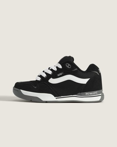 Lenda do skate. O tênis exclusivo de Geoff Rowley de 2001, re-lançado com melhorias modernas no skate. O Tênis Rowley Skate Xlt Black White ecoa a rica história do skate e impulsiona a cultura para o futuro. Lançado originalmente como modelo profissional de Geoff Rowley em 2001, este tênis de cano baixo é repleto de detalhes inspirados no skate dos anos 90 e 2000, incluindo língua acolchoada, gáspea mais curta e cano volumoso no tornozelo.