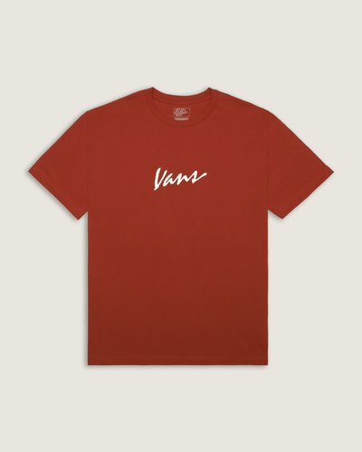 A Camiseta Manga Curta Classic Script Racing Red traz o logo VANS em escrita clássica sobre construção em malha KNIT. Confeccionada com base em algodão, oferece toque macio, conforto e caimento natural. A construção limpa privilegia mobilidade e flexibilidade, resultando em um modelo essencial e atemporal que remete ao legado descontraído da VANS.