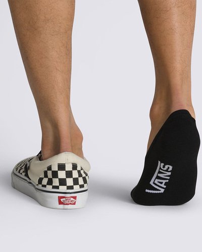 Combine os seus tênis Vans com o pack de meias que carrega o Lifestyle Vans por onde for. Pack com três pares que traz estilo para todos os seus clássicos Vans. A Meia Super No Show 36/40 Black agrega estilo para todas as ocasiões. O pack possui três pares de meias soquetes em tecido estilo sapatilhas clássicas pretas. Traz assinatura Vans em “Drop V” estampada na sola. Os modelos vestem da numeração 36 ao 40.