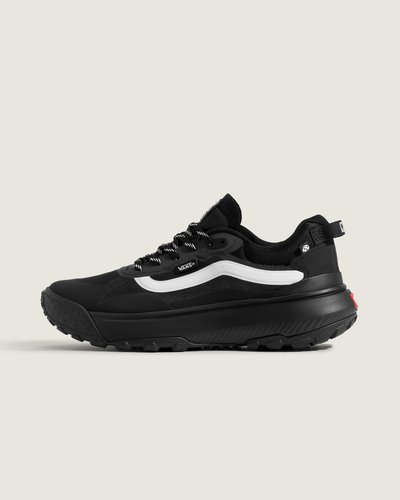 Esteja sempre pronto. Onde quer que seu estilo de vida ativo o leve, o Tênis Mte Crosspath Festivais Reflective Black te acompanha durante o dia todo. Expandindo a inspiração na família UltraRange da Vans, o modelo oferece a combinação perfeita de estilo e funcionalidade - ideal para aventuras urbanas e ao ar livre. Extremamente versátil e repleto de conforto, o tênis de cano baixo é resistente à água, combina uma construção leve e sustentável, com amortecimento máximo e tração aprimorada para qualquer terreno, das trilhas às ruas.